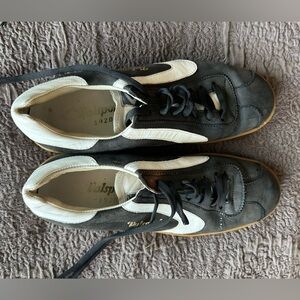 Valsport tennis shoes